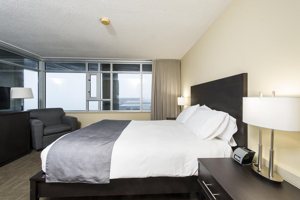 Simon Hotel At Simon Fraser University Бернаби Номер фото
